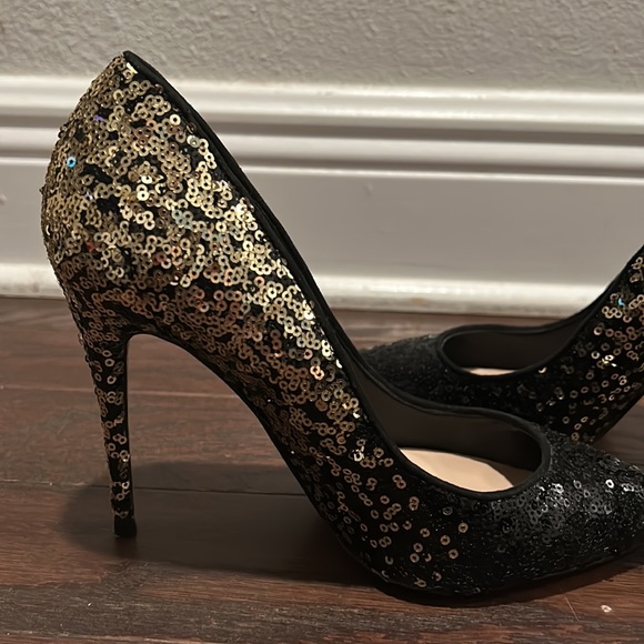 ALDO Black Gold Sequins Heels Pumps Size 7.5 - Picture 9 of 15
